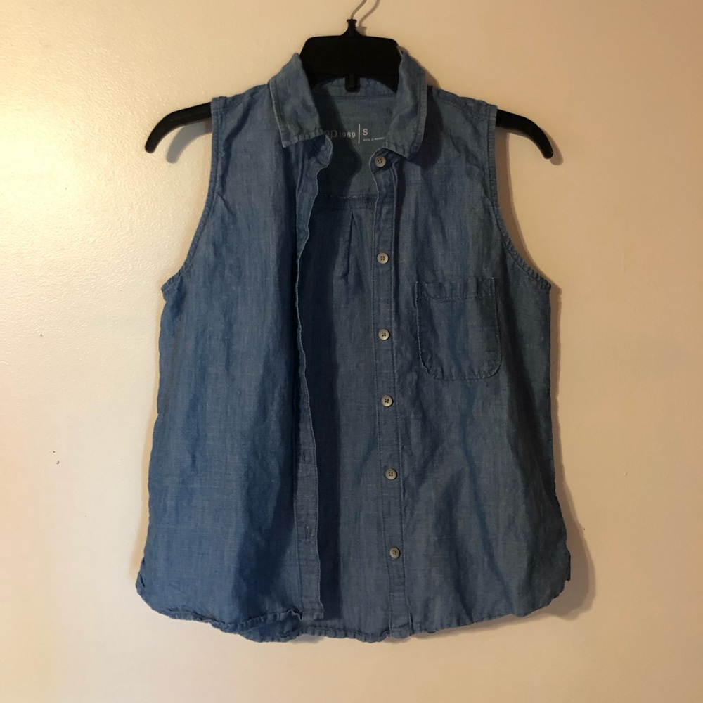 Gap sleeveless blouse